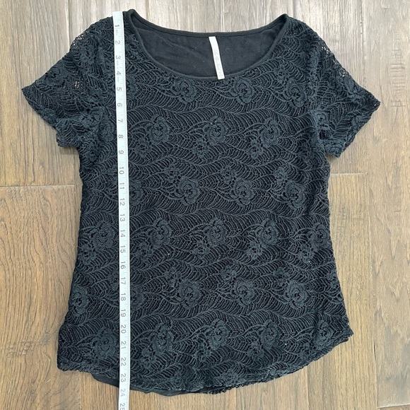 Leo & Nicole Small T-Shirt - Picture 11 of 15